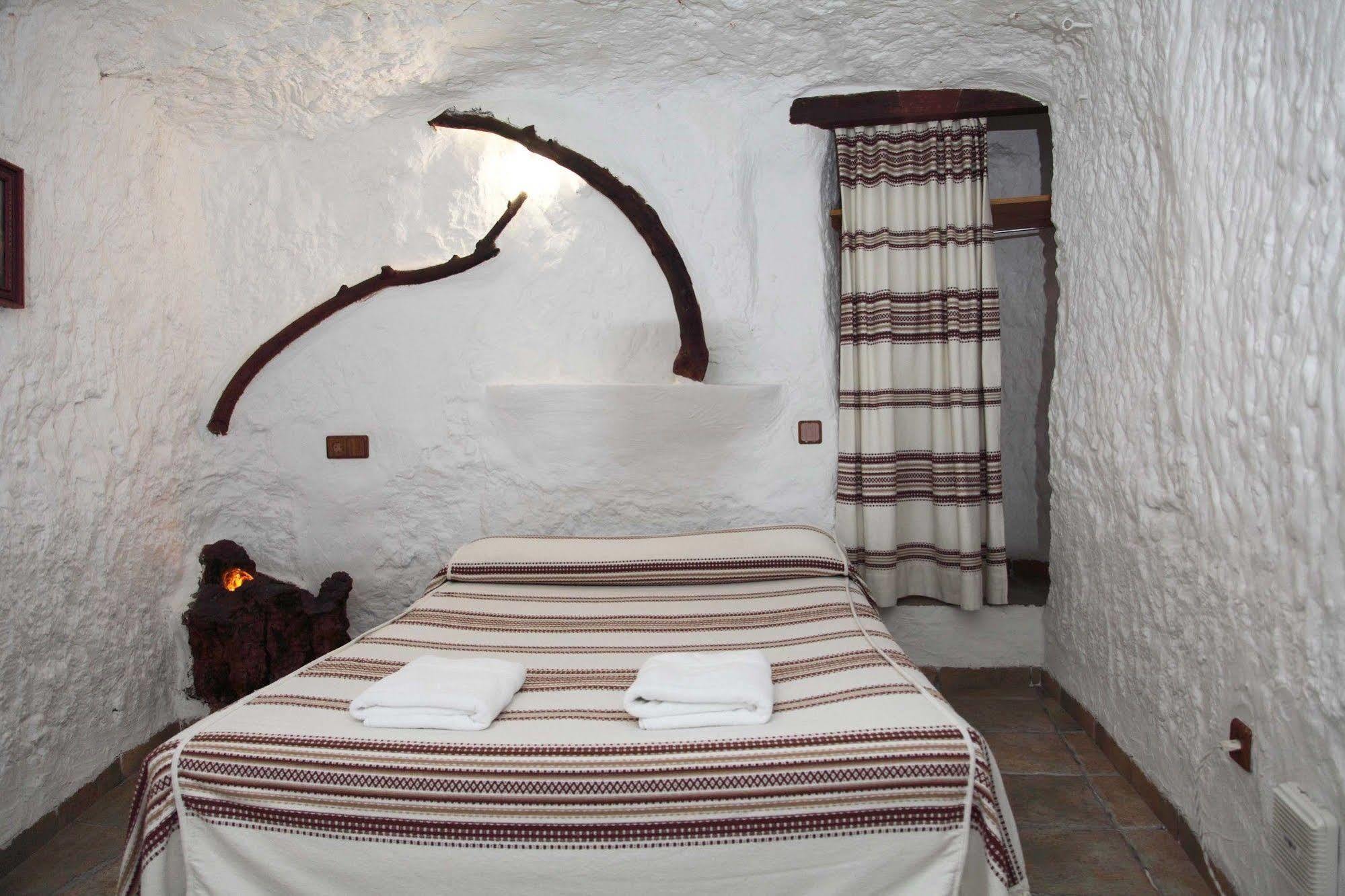 Cuevas La Atalaya Apartment Huescar